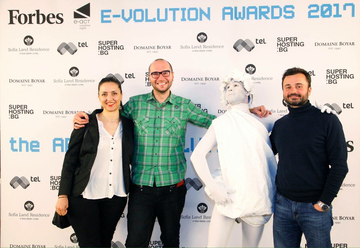 TaxiMeApp's tweet photo. TaxiMe винаги ни отвежда до интересни места 🚖🏆 #TaxiMe #EvolutionAwards2017 #Forbes #digital https://t.co/pWMVGDeZVu