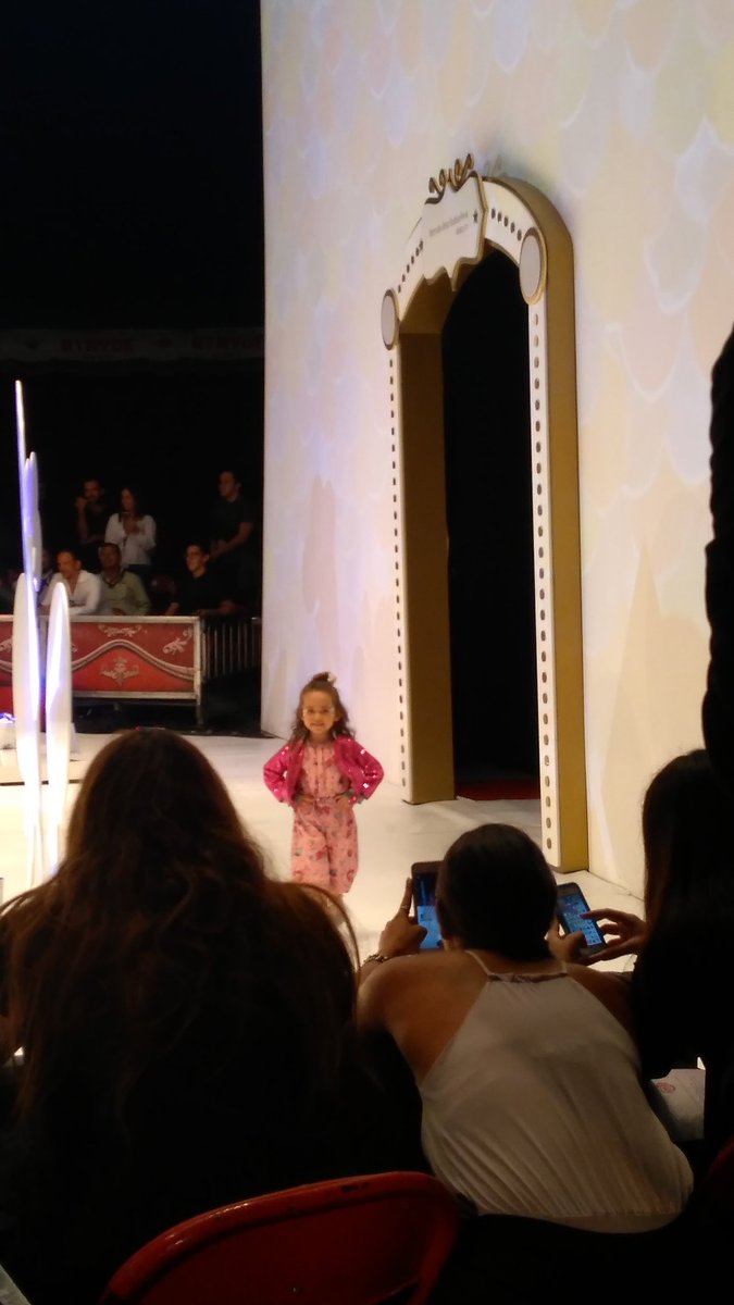 TheRunwayNews's tweet photo. My Little Pony interpretado por @AlexiaULIBARRI 
Una colección divertida, colorida y llena de brillo.
#MBFWMx #OI17  @fashionweekmx https://t.co/4lb06PsLBF
