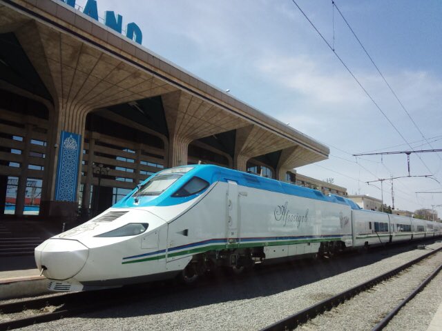 土木学会若手パワーアップ小委員会 タシケント サマルカンド高速鉄道 サマルカンド ウズベキスタン 既存線路を敷き換え 新規線路の敷設と電化により 11年に運行開始 週7回の運行で 両都市344kmを２時間で結んでいます アフラシャブ号の車両は