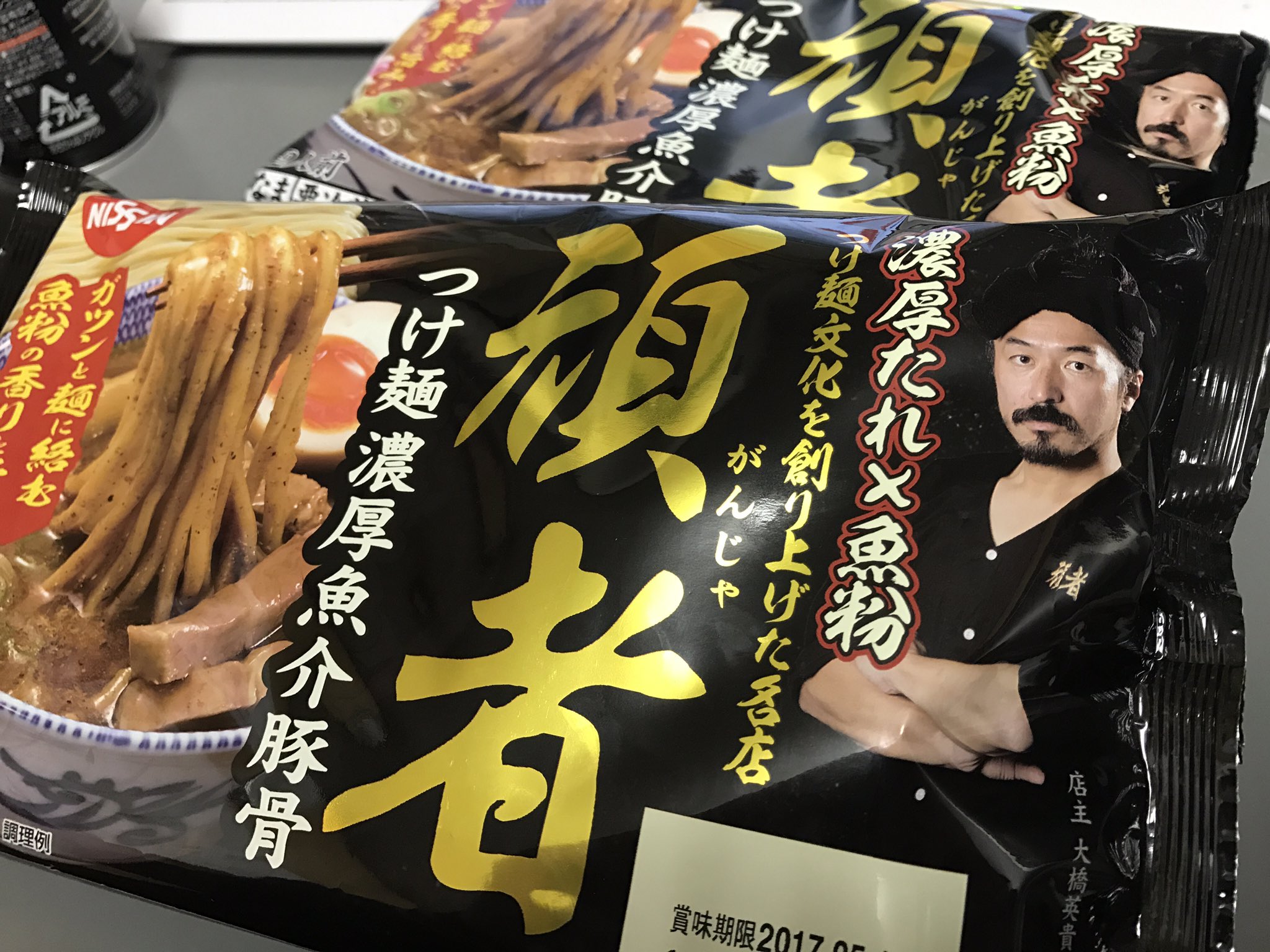 頑者 日清さんから頑者つけめんが届きました つけ麺 の達人シリーズもせたが屋さん 多賀野さんと共に監修していますが これは 頑者 のつけめんです 週末くらいからスーパー の店頭に並ぶのかな 今回はセブン アイ限定ではないので お近くのスーパー