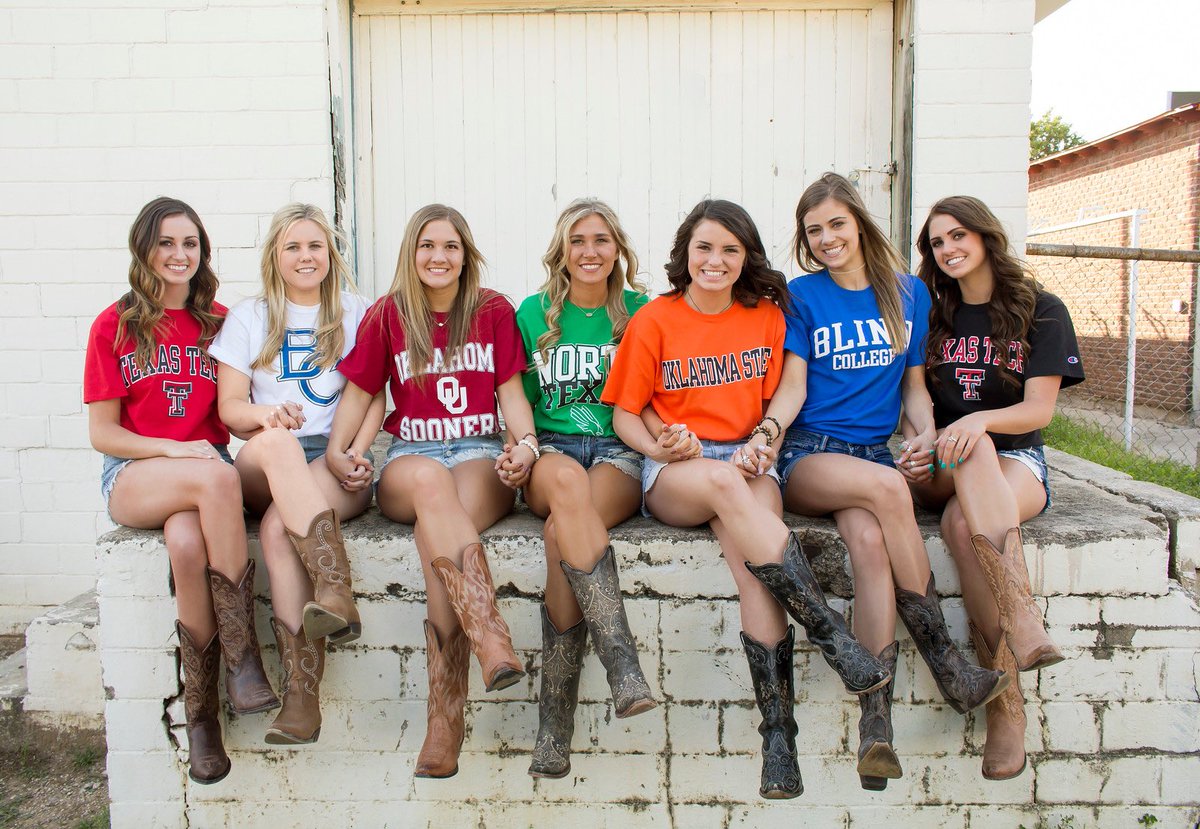 AudzKate's tweet photo. Such a fun &amp; photogenic group of gals that made pics so easy🤗💘 https://t.co/ZIjdCC8I5Z