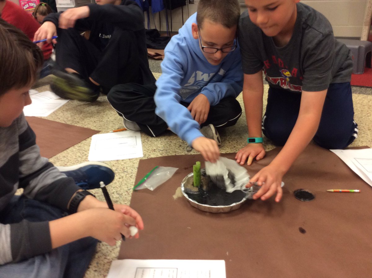 MD5thgrade's tweet photo. #5thgrademd discovering how hard it is to clean up the oil spill. #cookingup5thgrade @MadisonPlaceK5 https://t.co/9a99KWvSaI