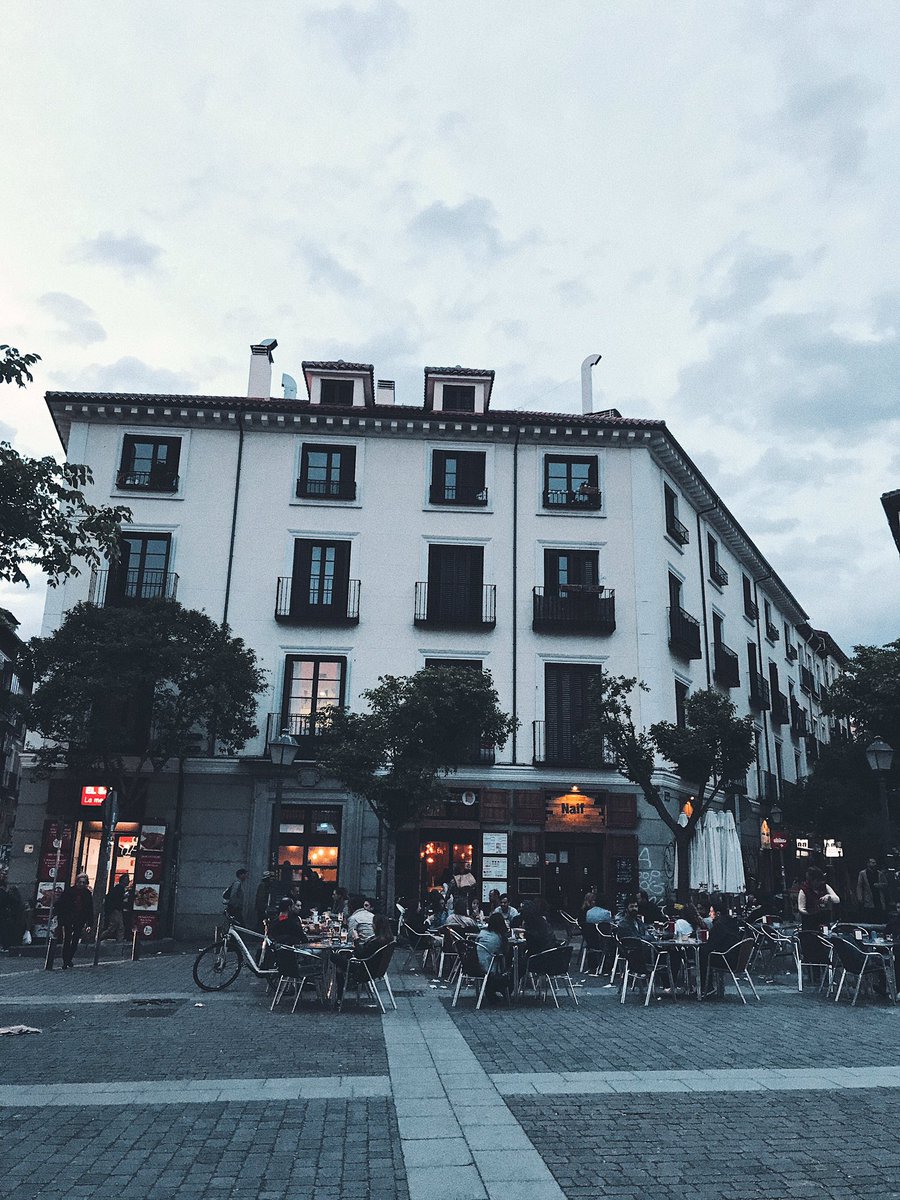 davidolivas's tweet photo. Atardece en Malasaña. https://t.co/GlTHAVwpDl