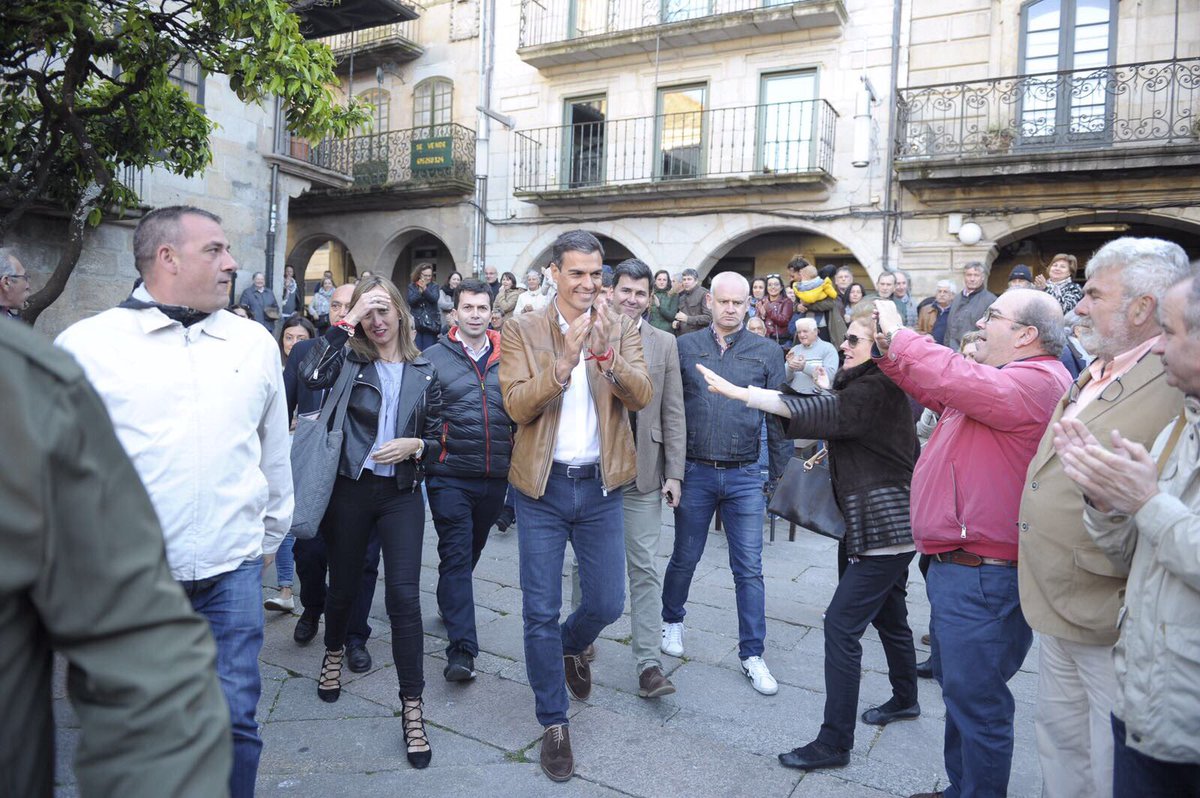 sanchezcastejon's tweet photo. El gallego, euskera y catalán son idiomas de los que nos sentimos muy orgullosos en una España plurilingüe, plurinacional y pluricultural. https://t.co/J3YXkNZPxv