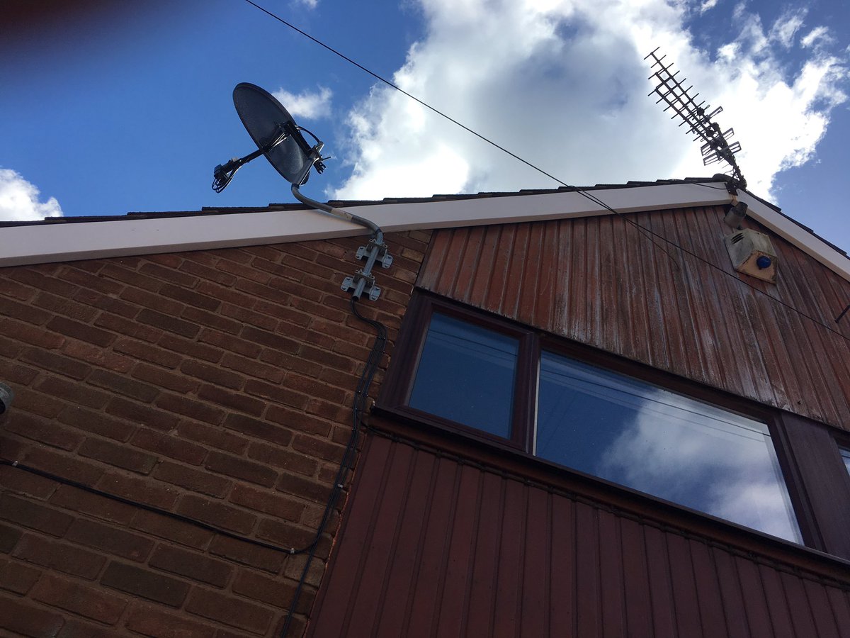 LANOScleaning's tweet photo. A customer thought they needed their apex painting but we saved her money by cleaning it today #cleaningservice #lanos #PVCcleaning #likenew https://t.co/GzmF8D7ji7
