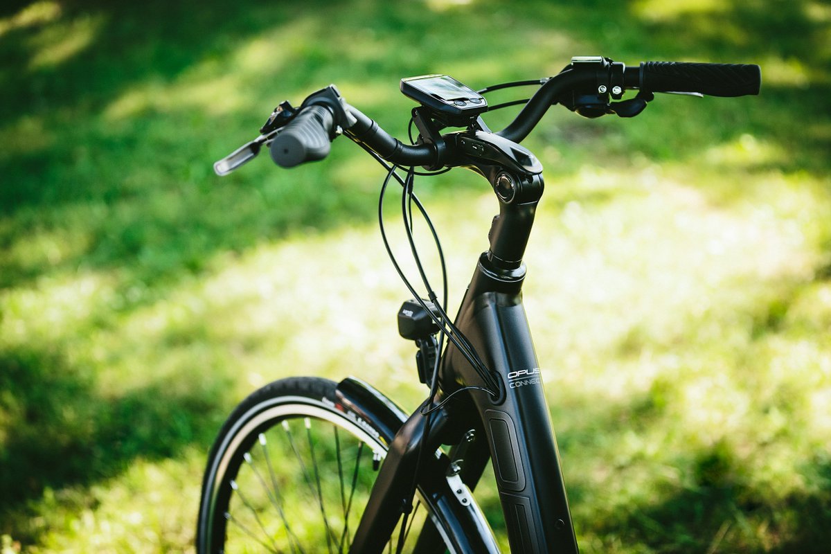 The Connect #ebike from <a href="/OpusBike/">OpusBike</a> easily adjusts to comfortably fit the whole family. Read full review: ow.ly/wKPE30bcuRZ