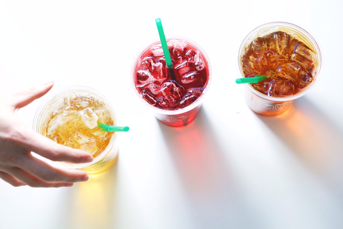Starbucks's tweet photo. Same teas, now a little less sweet. #GreenTea #PassionTangoTea #BlackTea https://t.co/ODbdRO36kE