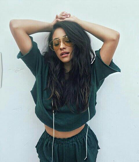 thatsemfields's tweet photo. the heart wants what it wants 🌙 https://t.co/saE4E0ekud