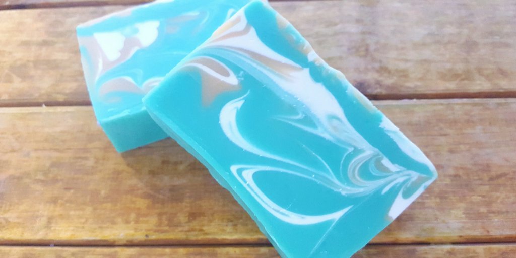 #cucumbermint #handmadesoap is #refreshing and #bright bit.ly/2dGyfrs #mint #mintgreen #greenandgold #coldprocesssoap #soap #etsy