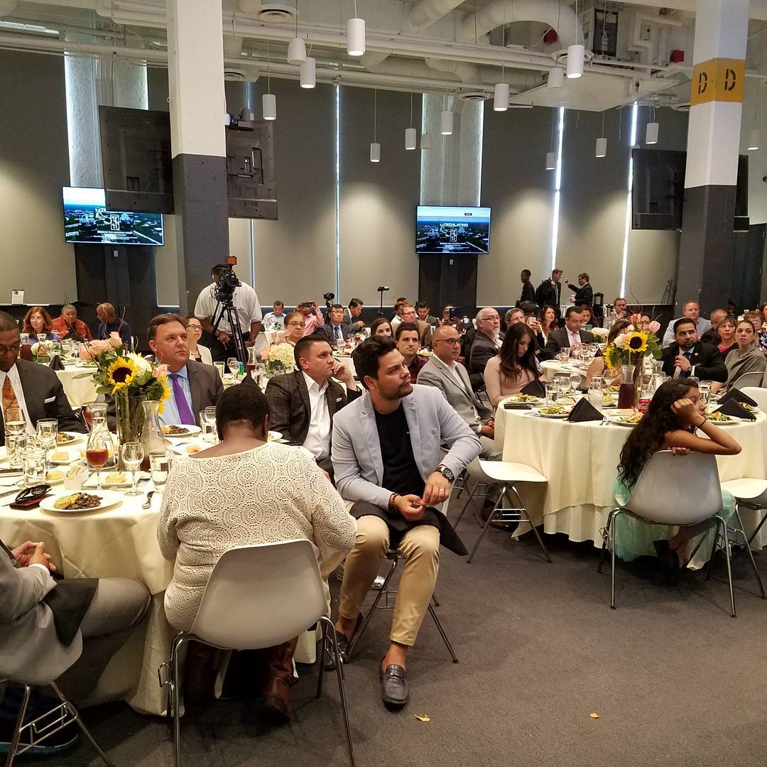 UniContigo's tweet photo. A casa llena se realizó el evento de empoderamiento y liderazgo tecnológico de @techlatino en Atlanta #UniContigo #LatinosInTech #ETLSSUMMIT https://t.co/pHssrAzezy