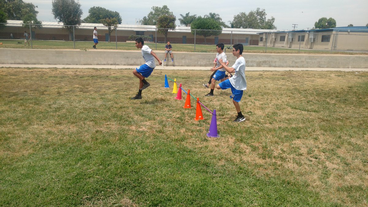 @WMSleader @DrC_LaHabra <a href="/kimwyer2/">Kim</a> @Teach2Wink  Patriots running the 100y hurdles. Great effort!