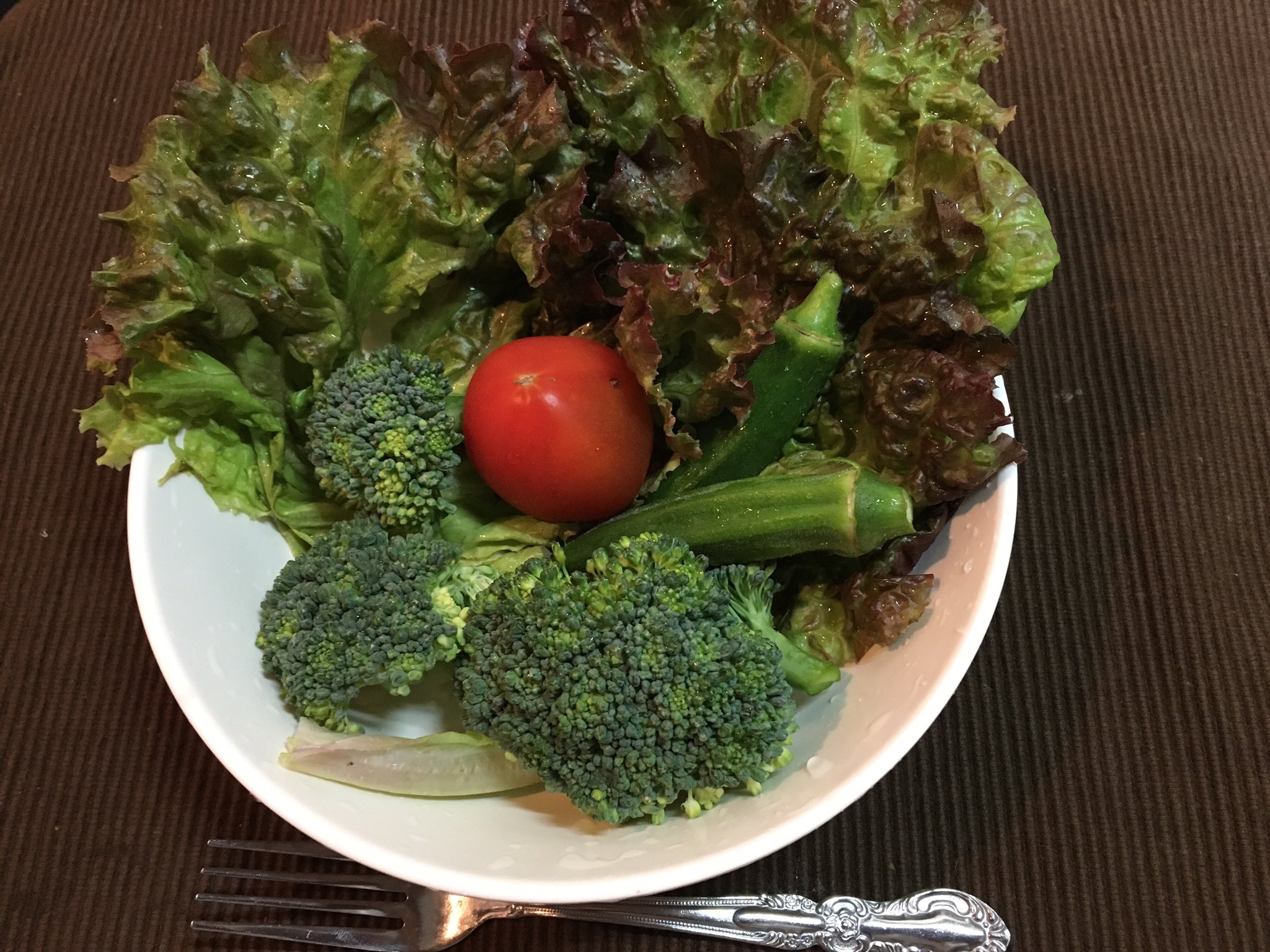 比嘉恭平 昼 バリバリボリボリランチ 生ブロッコリーは苦い とりあえず野菜はクリアでしょう うーん苦い 22cal 蛋2 3g 脂0 1g 糖1 4g Hfokodh 生ブロッコリー 生オクラ 生サニーレタス 苦い T Co Ikjpmbfwut Twitter