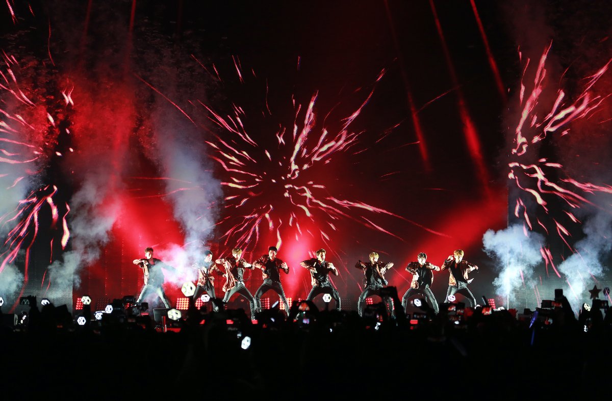 kesiPut2i's tweet photo. #EXO returned to The Rock last night for the #EXOrDIUMinNewark! Check out our favorite photos... by #EXOCASTLE https://t.co/pskeZSZVl4