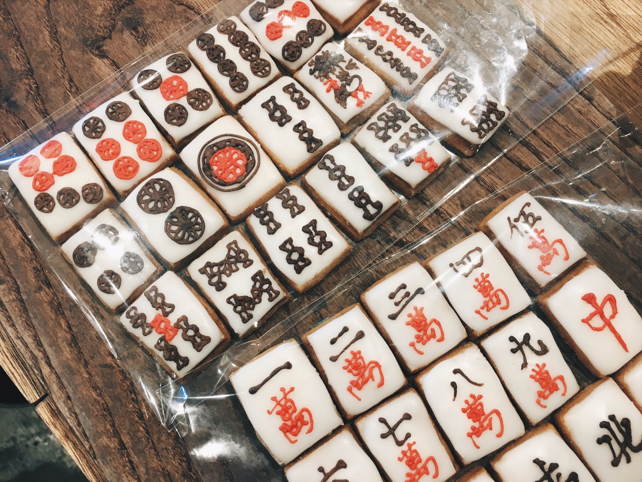 Eight Design アイシングクッキーでつくった麻雀牌 麻雀好きのスタッフのためにエイトパークのパティシエがつくってくれました すごい 力作 T Co Ax3mva5v0a T Co Iqh7jmsxqd Twitter