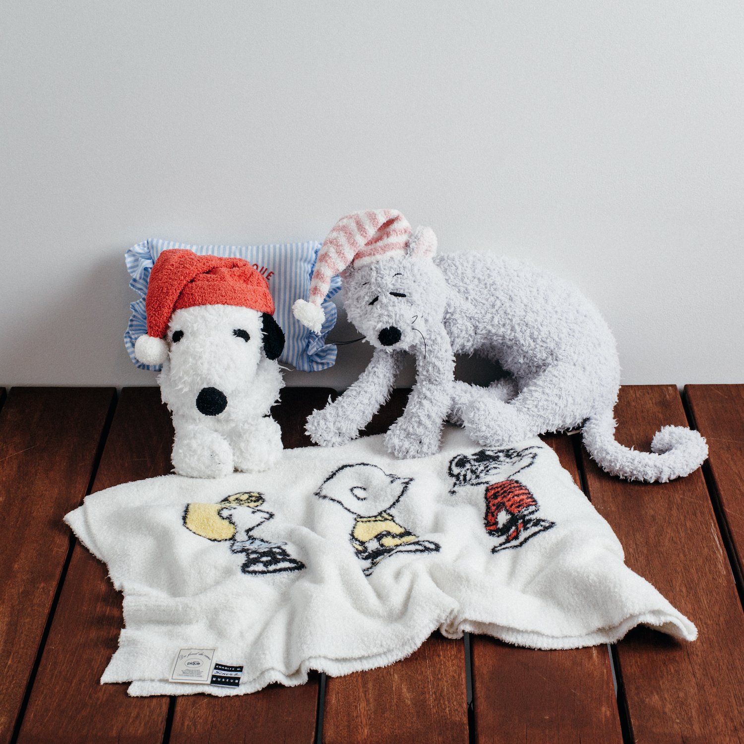 ジェラピケ スヌーピーミュージアム限定ファーロン ネックピロー 新品