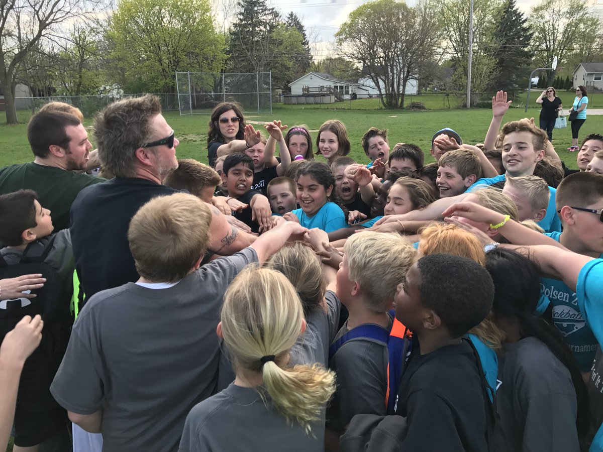 "Hands in" #dolsenthinkers for great sportsmanship during today's kickball games!😎