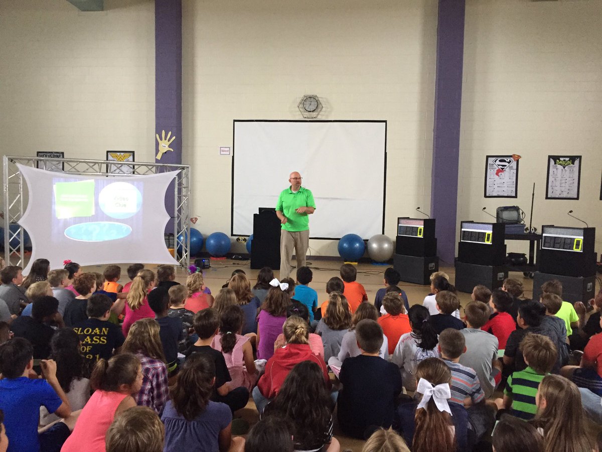MESBearBooks's tweet photo. A big THANK YOU to Julian Franklin for the entertaining programs today! #MESrocks #GreatStudents #GreatPresenter https://t.co/h2QYZ0F09H