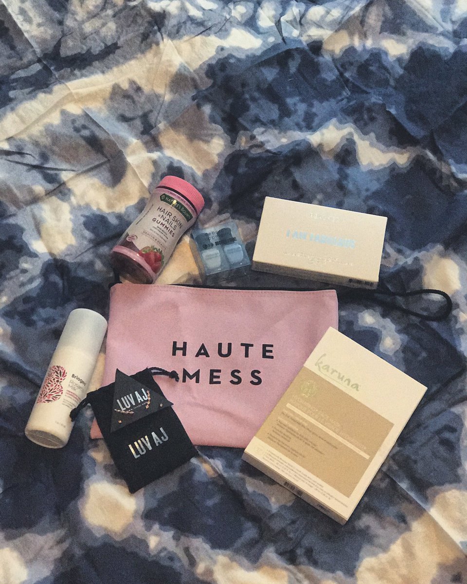 AshleyWhipster's tweet image. My first #fabfitfun box came and now I can&apos;t wait for the next one to come next season! #fabfitfunspringbox #hooked