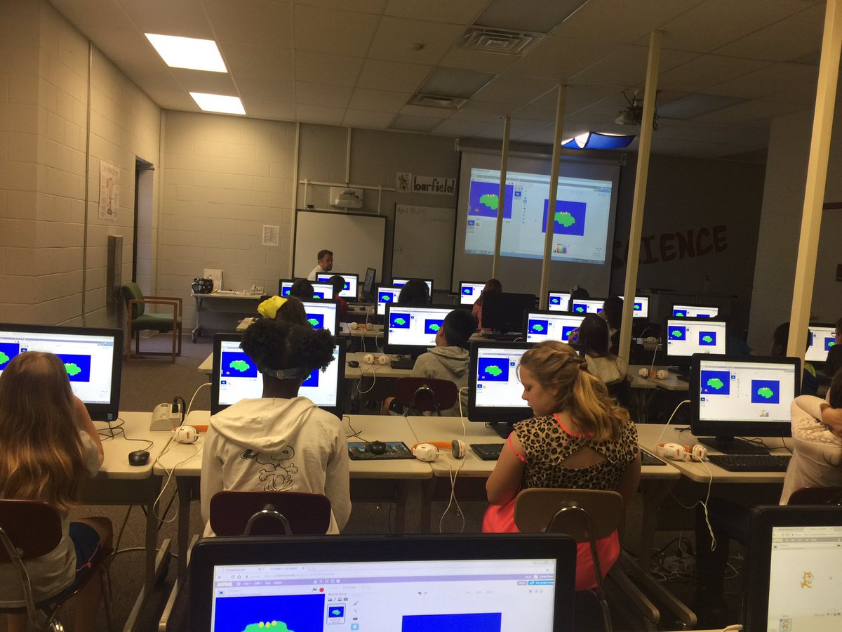 JillHinesRCS's tweet image. I had a good time today learning more about @scratch coding watching kids @WeAreBarfield with @tcarey98 guiding. #CodingIsTheFuture
