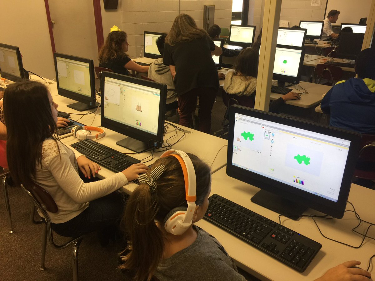 JillHinesRCS's tweet image. I had a good time today learning more about @scratch coding watching kids @WeAreBarfield with @tcarey98 guiding. #CodingIsTheFuture