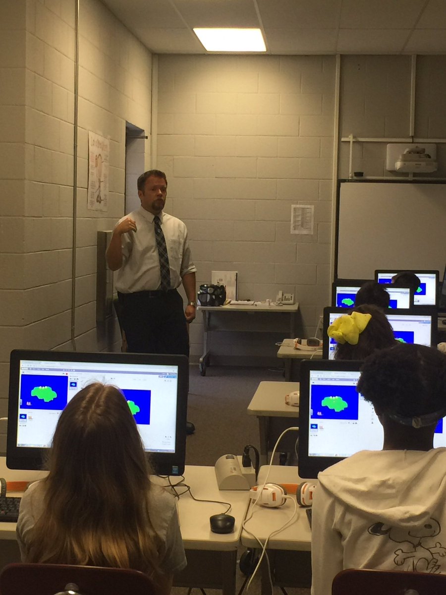 JillHinesRCS's tweet image. I had a good time today learning more about @scratch coding watching kids @WeAreBarfield with @tcarey98 guiding. #CodingIsTheFuture
