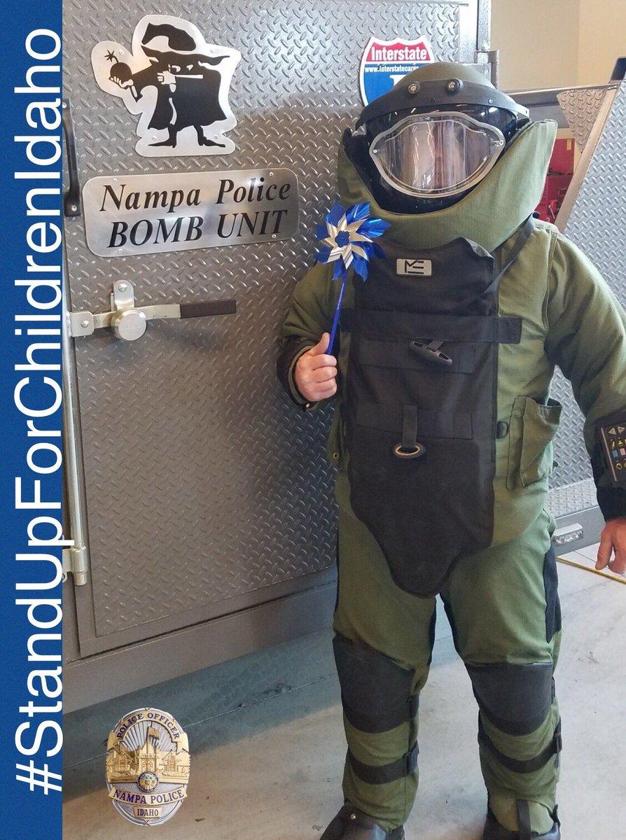 NampaPolice1's tweet photo. Nampa PD continues to show support for #ChildAbuseAwareness month. #NPDBombUnit #StandUpForChildrenIdaho #YouDaBomb 💣#DontCutTheRedWire https://t.co/Ga9Q9ULQSi