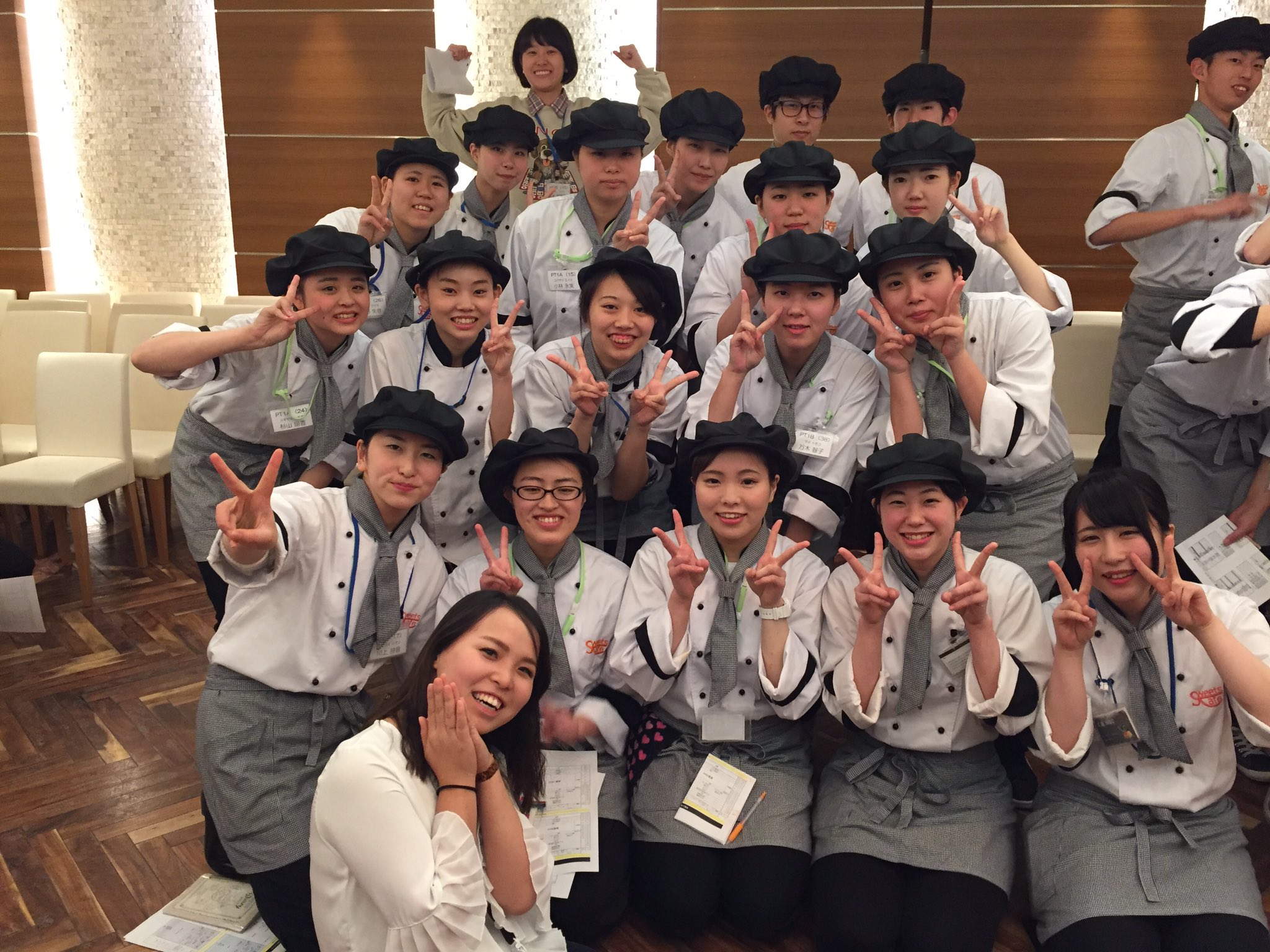 大宮スイーツ カフェ専門学校 昨日はomksの決起会を行いました 1 2年生合わせて90名以上のomksでみなさんをおもてなしします 1年生のデビューは5 14から ぜひ会いに来てくださいね 大宮スイーツ スイーツ カフェ 調理 製菓 専門学校 T 大宮スイーツ カフェ専門学校 昨日はomksの決起会を行いました 1 2年生合わせて90名以上のomksでみなさんをおもてなしします 1年生のデビューは5 14から ぜひ会いに来てくださいね 大宮スイーツ スイーツ カフェ 調理 製菓 専門学校 T