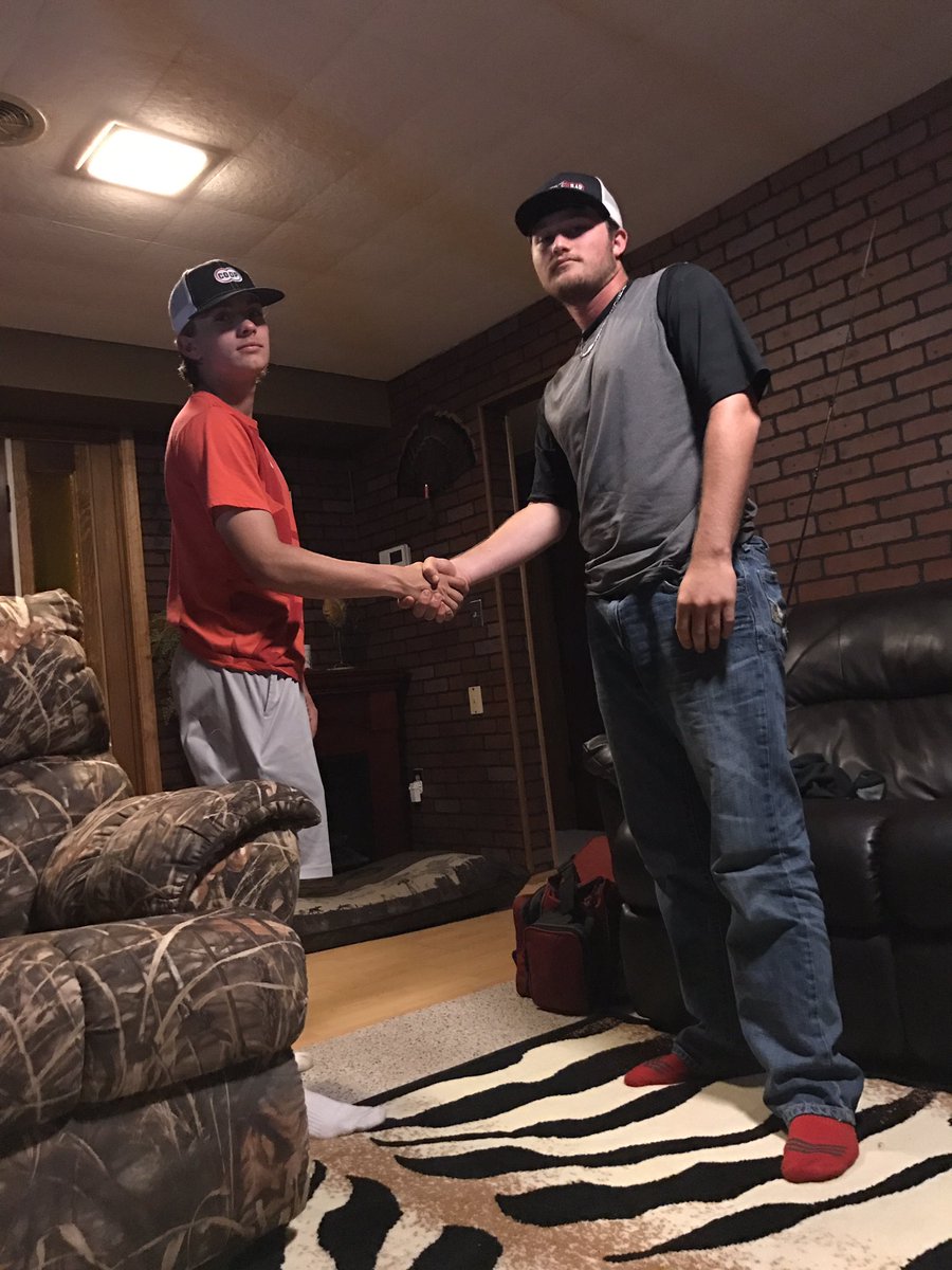 JeronPoyner's tweet image. 200 retweets and @cbradbury_3 will go bald for prom😂 please retweet