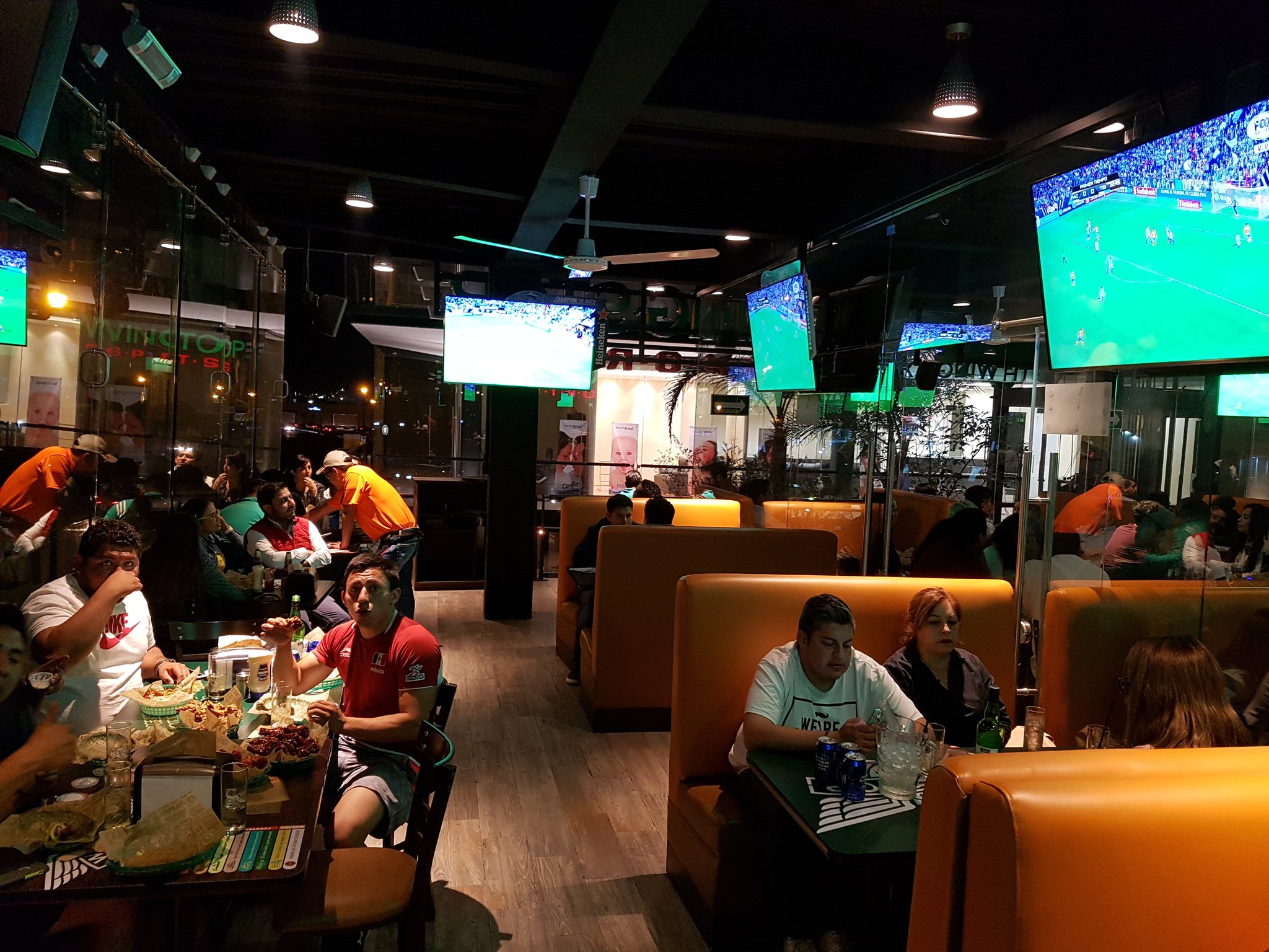 WingStop Pachuca on Twitter: "Casa llena en #wingstop 🍗 # ...