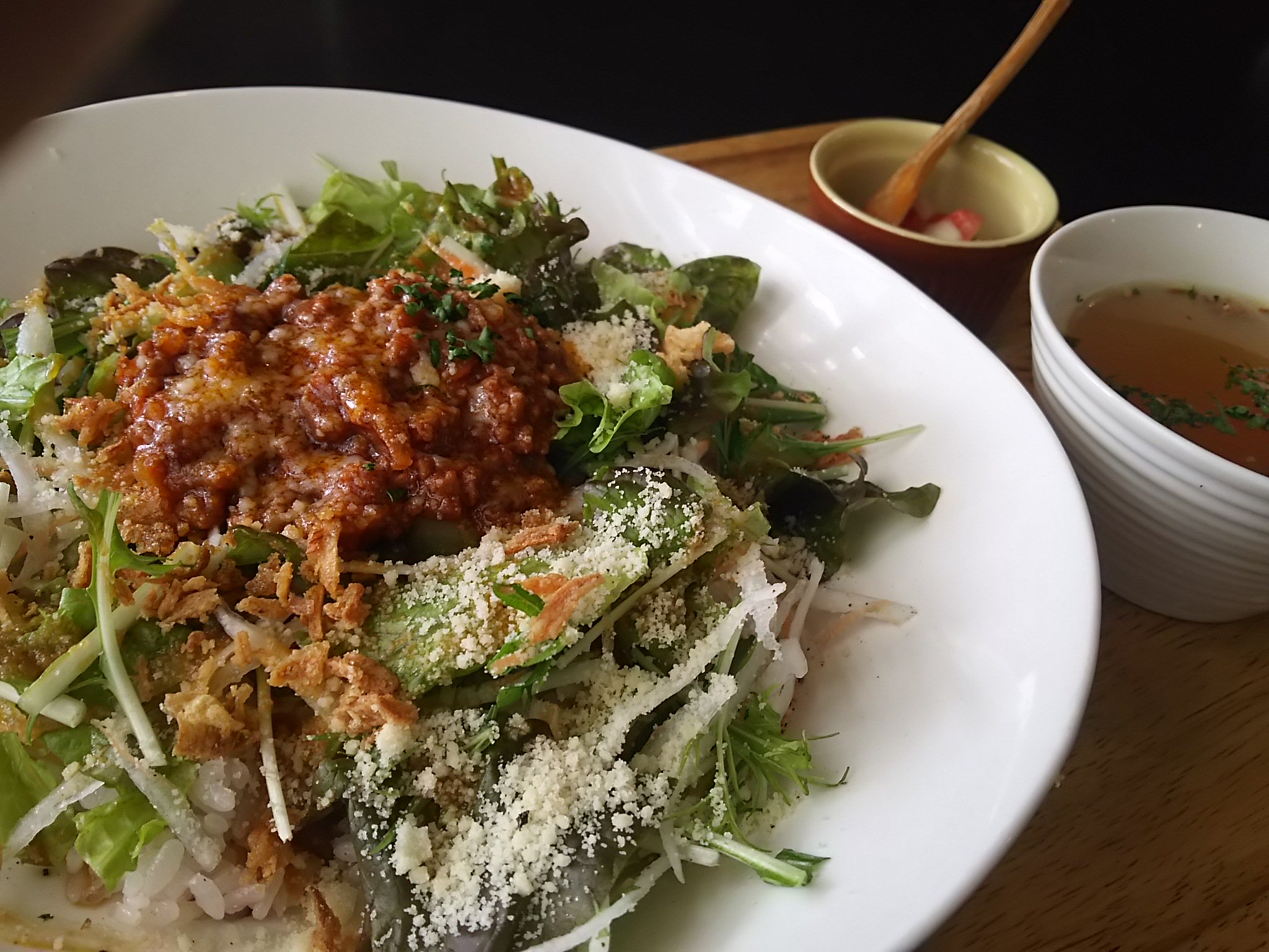 オヤマシティ 小山市中央町にある 昼ごはん 夜カフェ Roost さんでランチ タコライスを選択 野菜もたっぷり ほんのちょっとの辛味がアクセントになって箸が止まらない デザートは可愛いくまのクッキー付チョコムース オヤマシティ 小山市中央町にある 昼ごはん 夜カフェ Roost さんでランチ タコライスを選択 野菜もたっぷり ほんのちょっとの辛味がアクセントになって箸が止まらない デザートは可愛いくまのクッキー付チョコムース