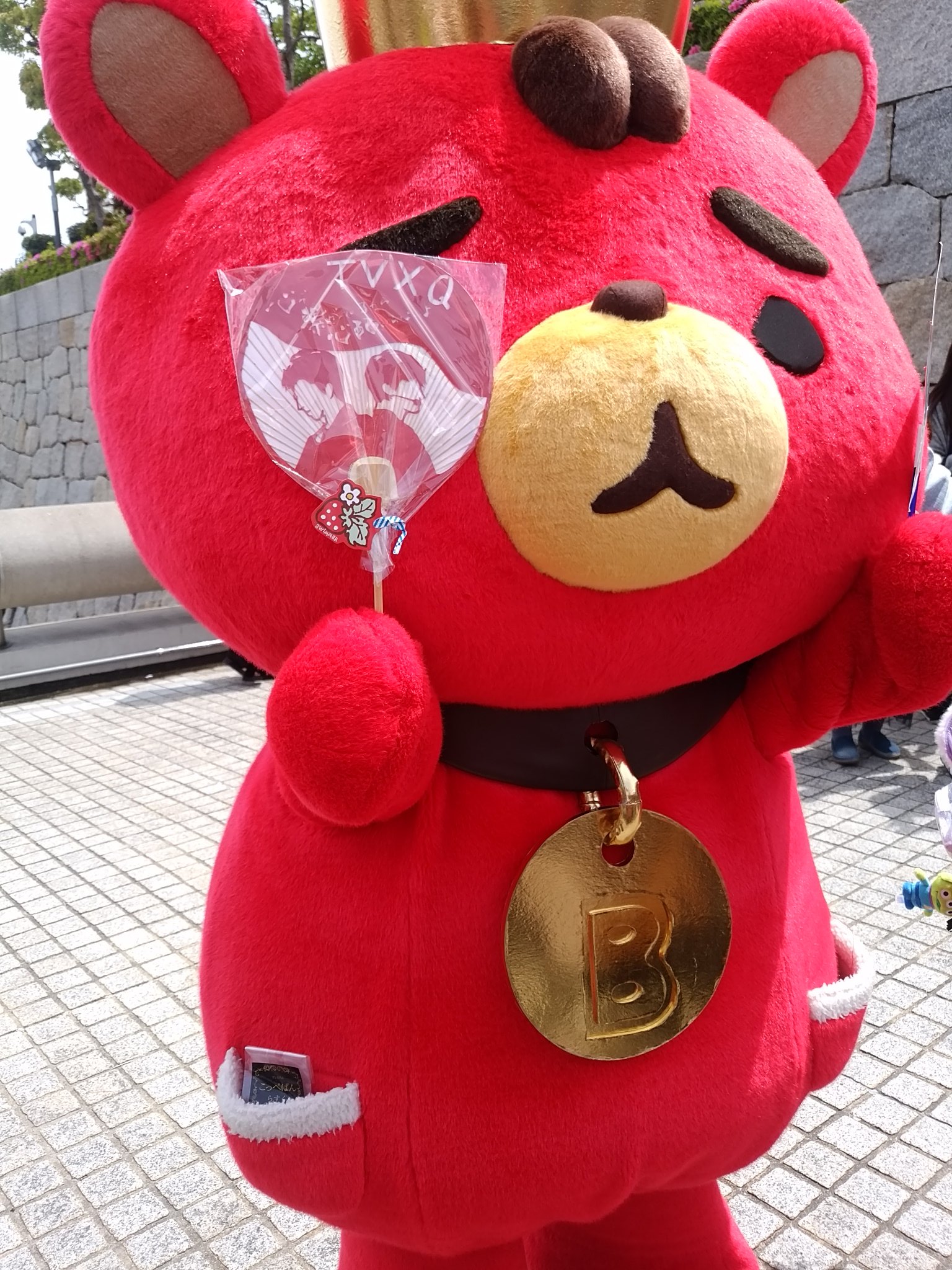 なかむー Tbちゃん お誕生日おめでとう プレゼントうちわ持ってくれました Till2 大阪 T Co Q58okxjxia Twitter