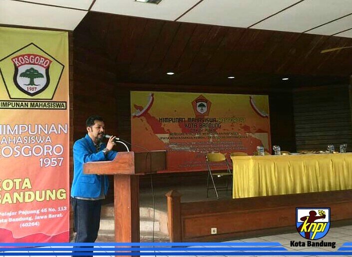 Sekretaris DPD KNPI Kota Bandung bung Ario membukan dialog kepemudaan dengan Inisiasi Hima Kosgoro Kota Bandung

#knpikotabandung