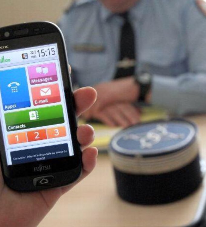 📲 [ #TDG ] Téléassistance Grave Danger 🆘 , mis en place à <a href="/Paris/">Paris</a> depuis 2012 soutenu activement par #Orange  dialogues.orange.com/article-reg/te…