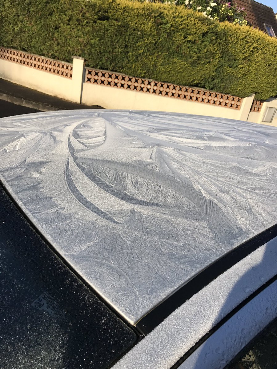 math_rog's tweet image. Janvier? Février? Non fin Avril. L'hiver résiste et ne veut pas mourir. Il nous laisse des fresques. 😍