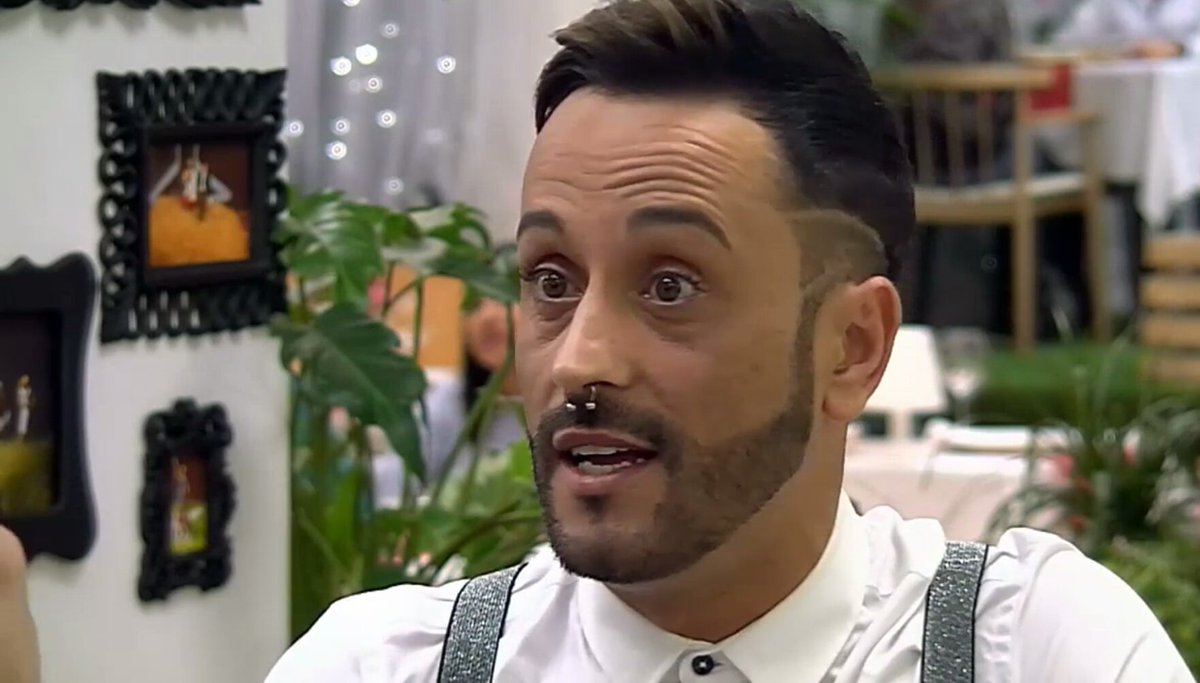 susybluexxx's tweet photo. Viendo a mi @PeterTijeras en #firstdates320 a ver si ahora con tanta mandanga no va a poder darme cita! 😝 https://t.co/NucseSbEs1