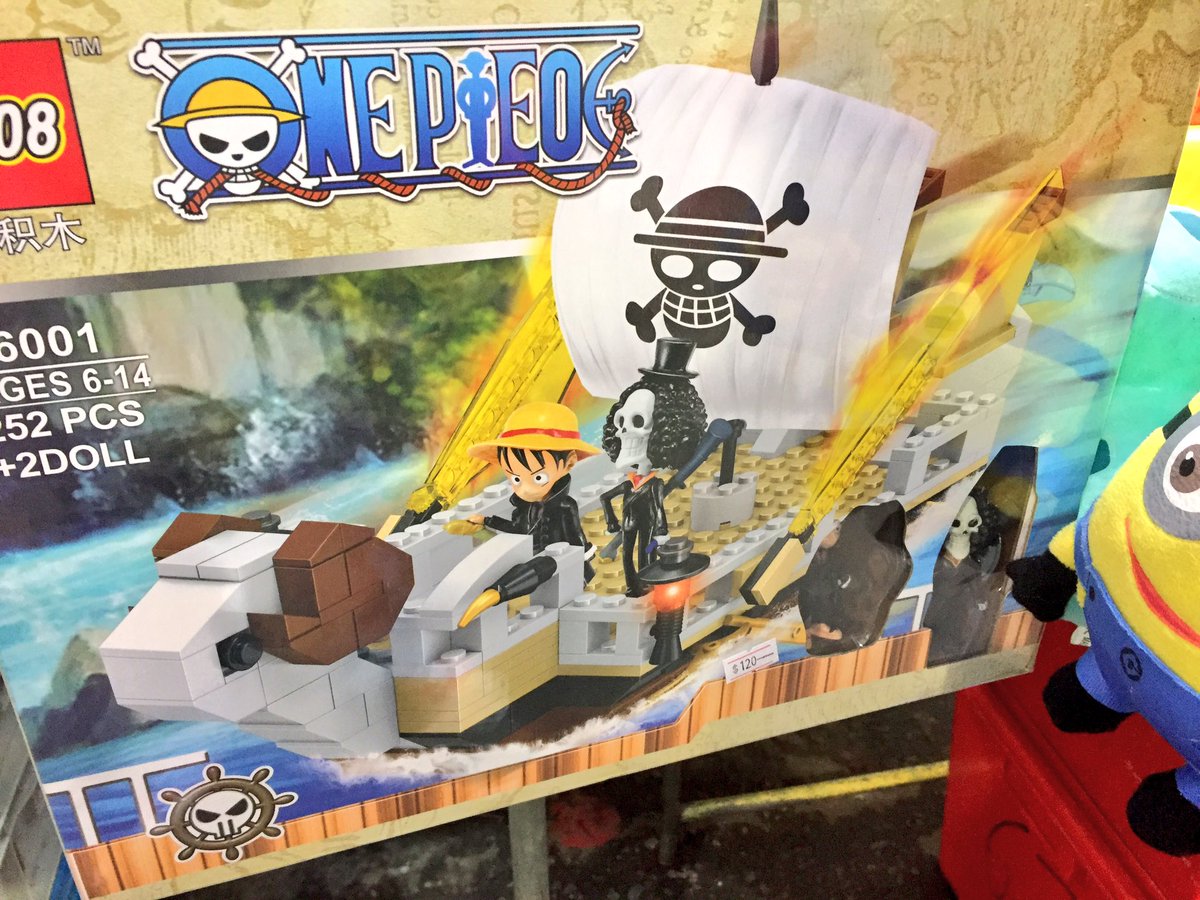 コヤッキー 香港 女人街で面白いワンピースグッズ見つけた レゴ の海賊版 とワーコレ の海賊版 との夢のコラボ٩ W و まぁ メリー号はわかる サンジとゾロの船はなんやねん 帆の海賊旗を見る限り ゾロの船なのかな
