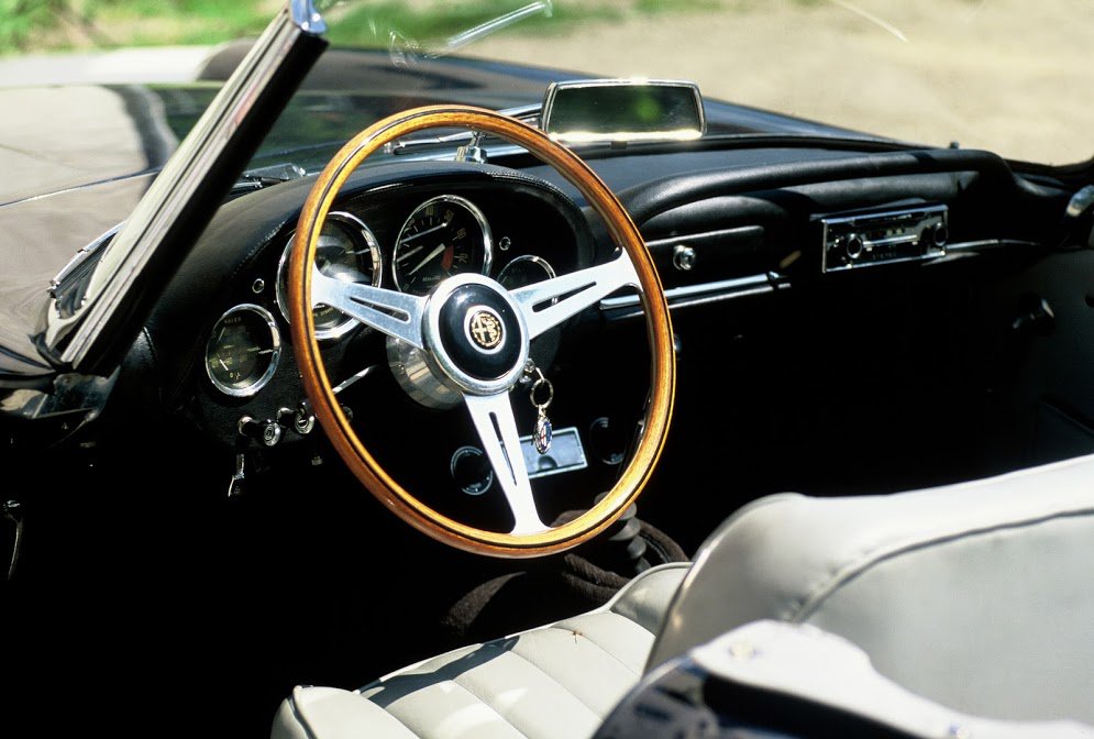 A classic that never goes out of style.
#ThrowbackThursday to the Alfa Romeo #2600Spider #WeAreAlfa