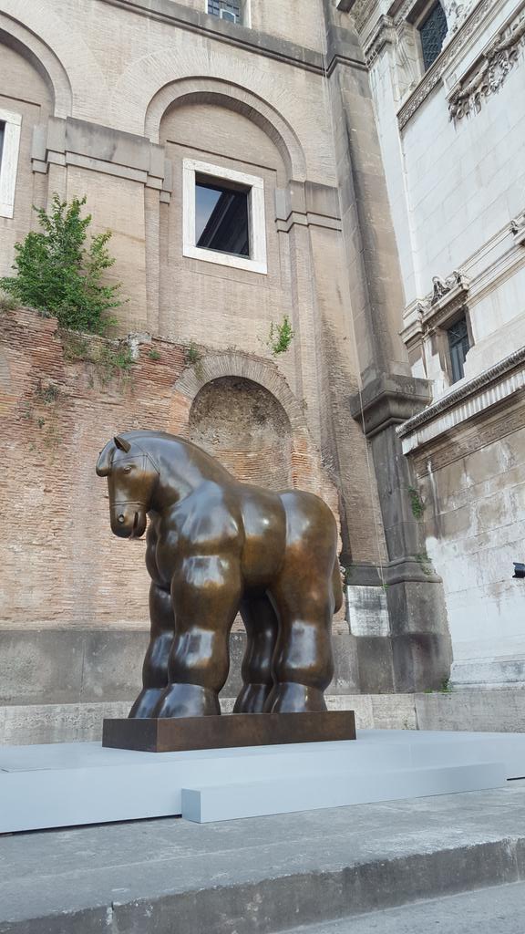 Aspettando il maestro #Botero per l'inaugurazione della sua mostra presso il #ComplessoDelVittoriano a #Roma.