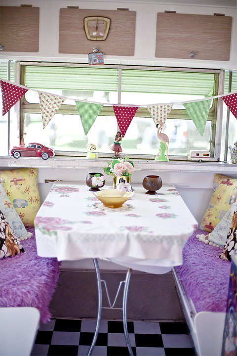 Camperbroshop's tweet image. Here's the interior of a #Motorhome, all in #FemaleStyle 🎀 What about yours? Send us some pictures! 📷✨ #Camper #Caravan #Wohnmobil #VanLife