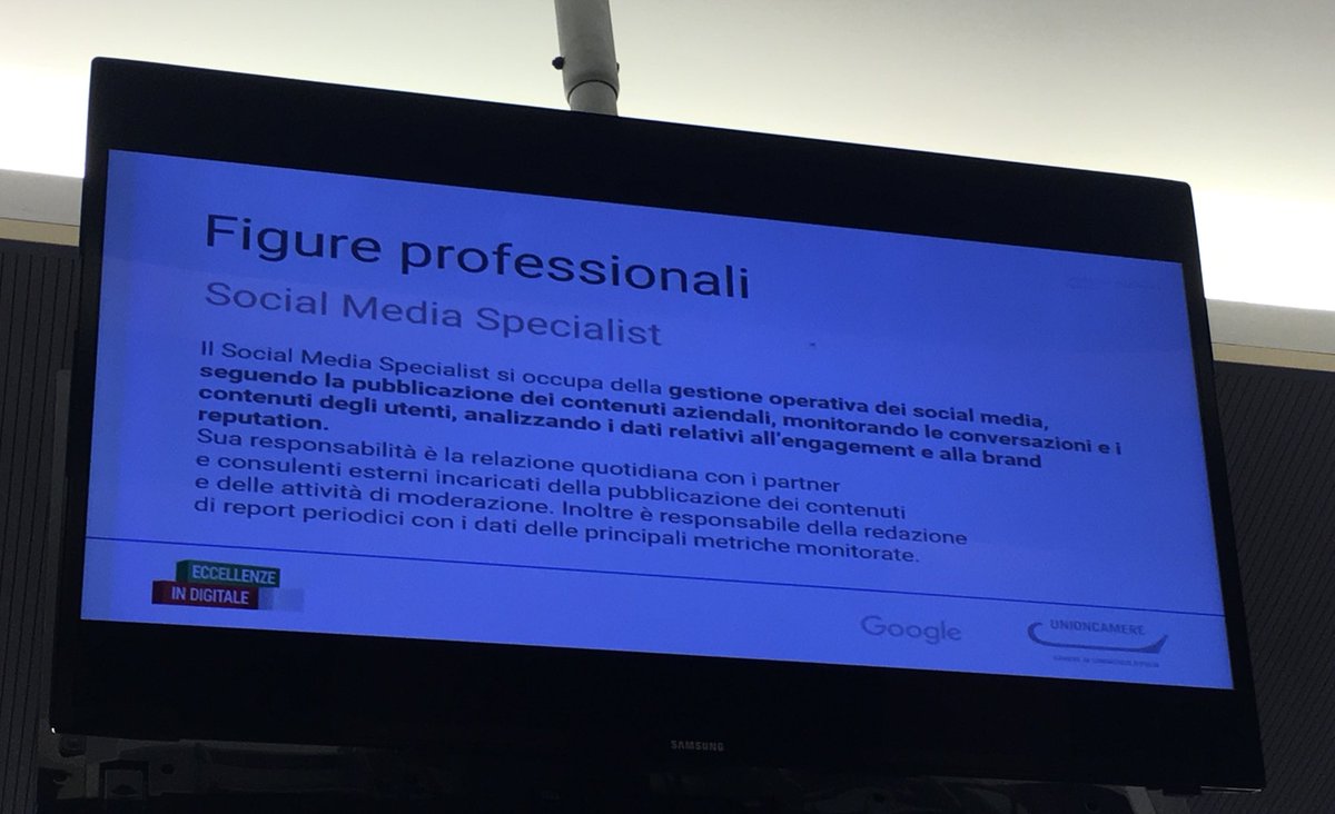 brunarska's tweet photo. In diretta dal Seminario #eccellenzeindigitale con @sara_monica presso @ChietiCamCom, si parla di #ecommerce e #strategia 🤓 https://t.co/DZXLnXH3vD