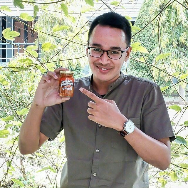 RahasiaGadisLit's tweet image. #Repost @sambelsuroboyo ・・・
Diaz aja udah nyobain Sambel Suroboyo. Kamu kapan? 😎 😎 😎
.
#sambelsuroboyo #warisansurabaya