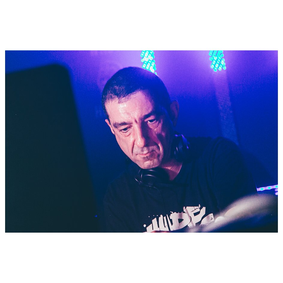 mjstephensphoto's tweet photo. // Drum & Bass legend DJ Hype on the 1's & 2's.
@djhype
#1sn2s #dnblegend https://t.co/WRqmQr9tem