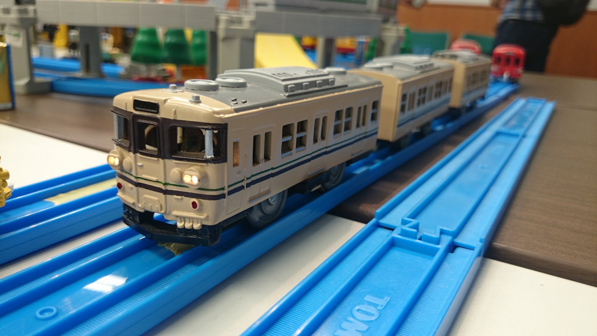 五号機 銀嶺 改造プラレール福知山線113系800番台y14編成完成しました 103系用の2灯式シールドビームを左右に埋め込まれ方向幕もled化された二ヶ月間だけ存在した姿を再現してみました 五号機 銀嶺 改造プラレール福知山線113系800番台y14編成完成しました 103系用の2灯式シールドビームを左右に埋め込まれ方向幕もled化された二ヶ月間だけ存在した姿を再現してみました