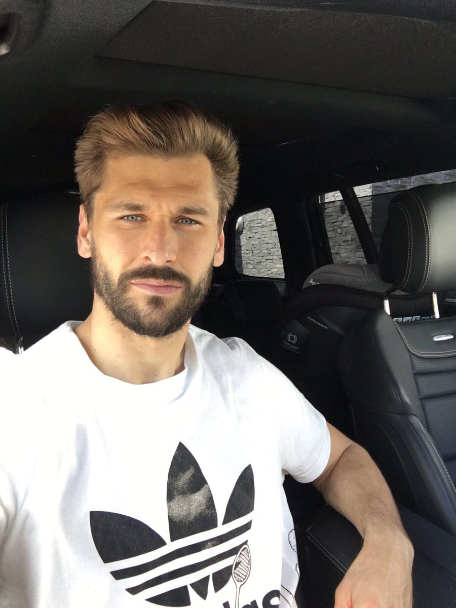 llorentefer19's tweet image. On the way! #ComeOnSwans