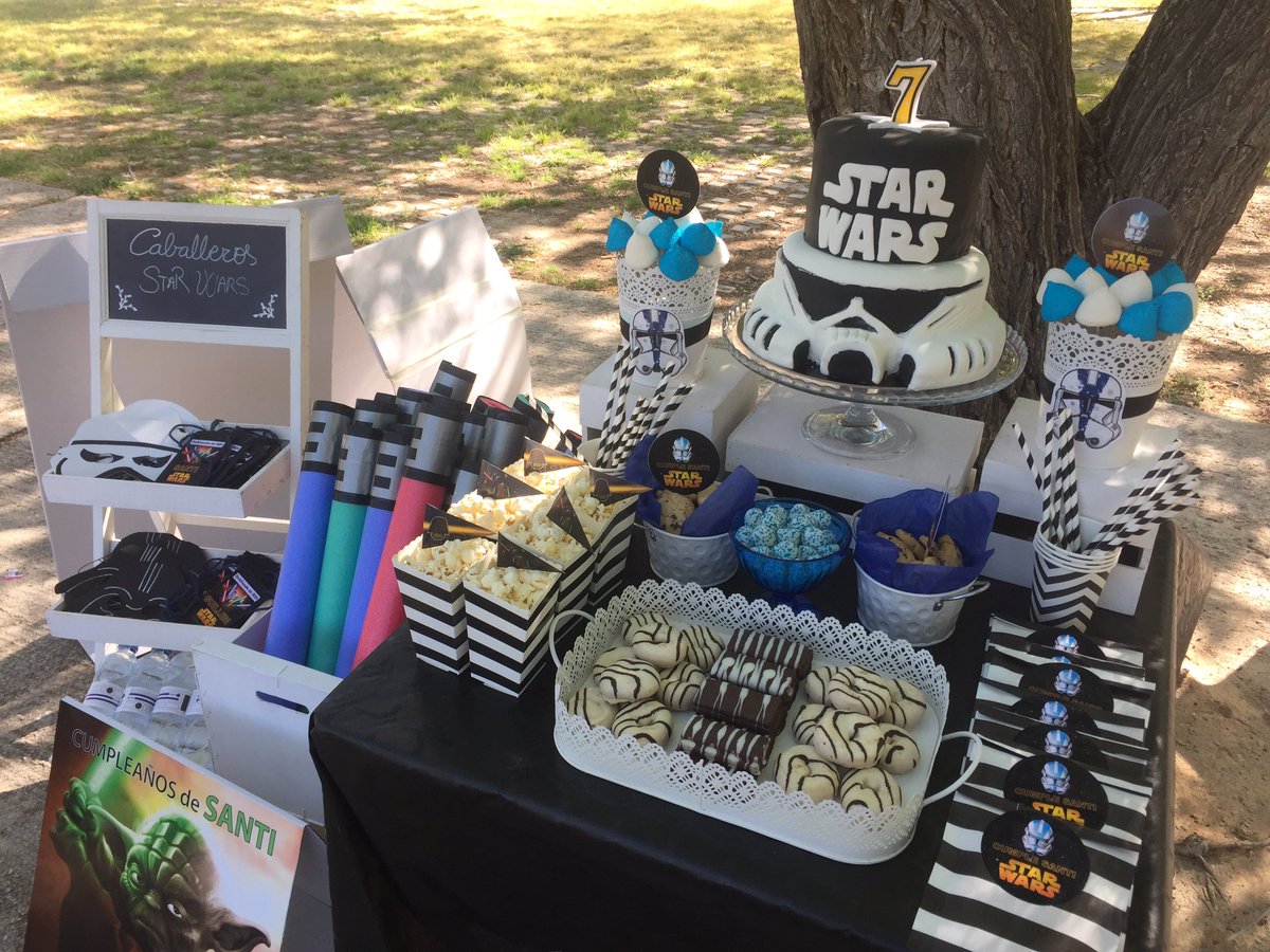 Nuestro homenaje al #StarWarsDay con este cumple que decoramos para Santi. #diadestarwars #fiestas #decoracion #party #StarWars