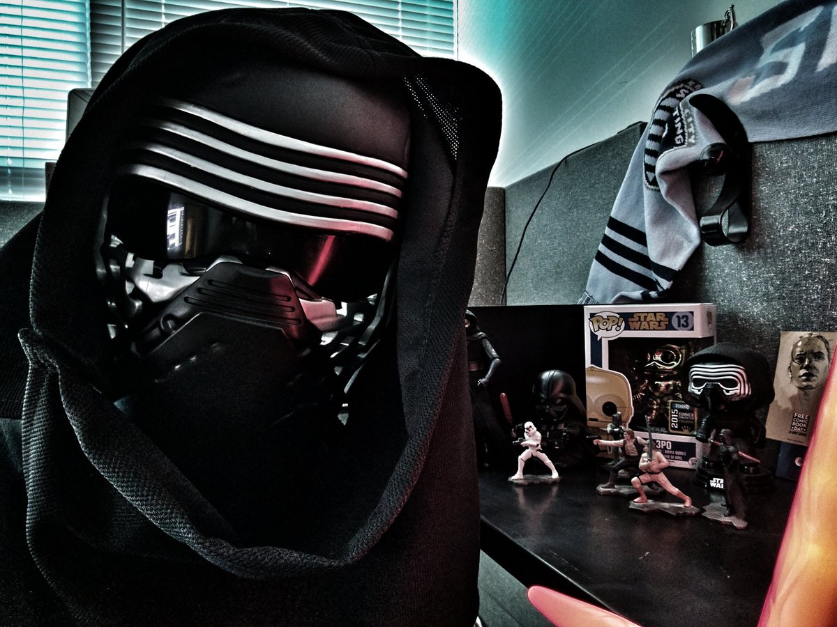 KCSLiM's tweet photo. #MayTheFourthBeWithYou Happy #StarWarsDay #HallmarkMT4 https://t.co/a2O1PhUBrr