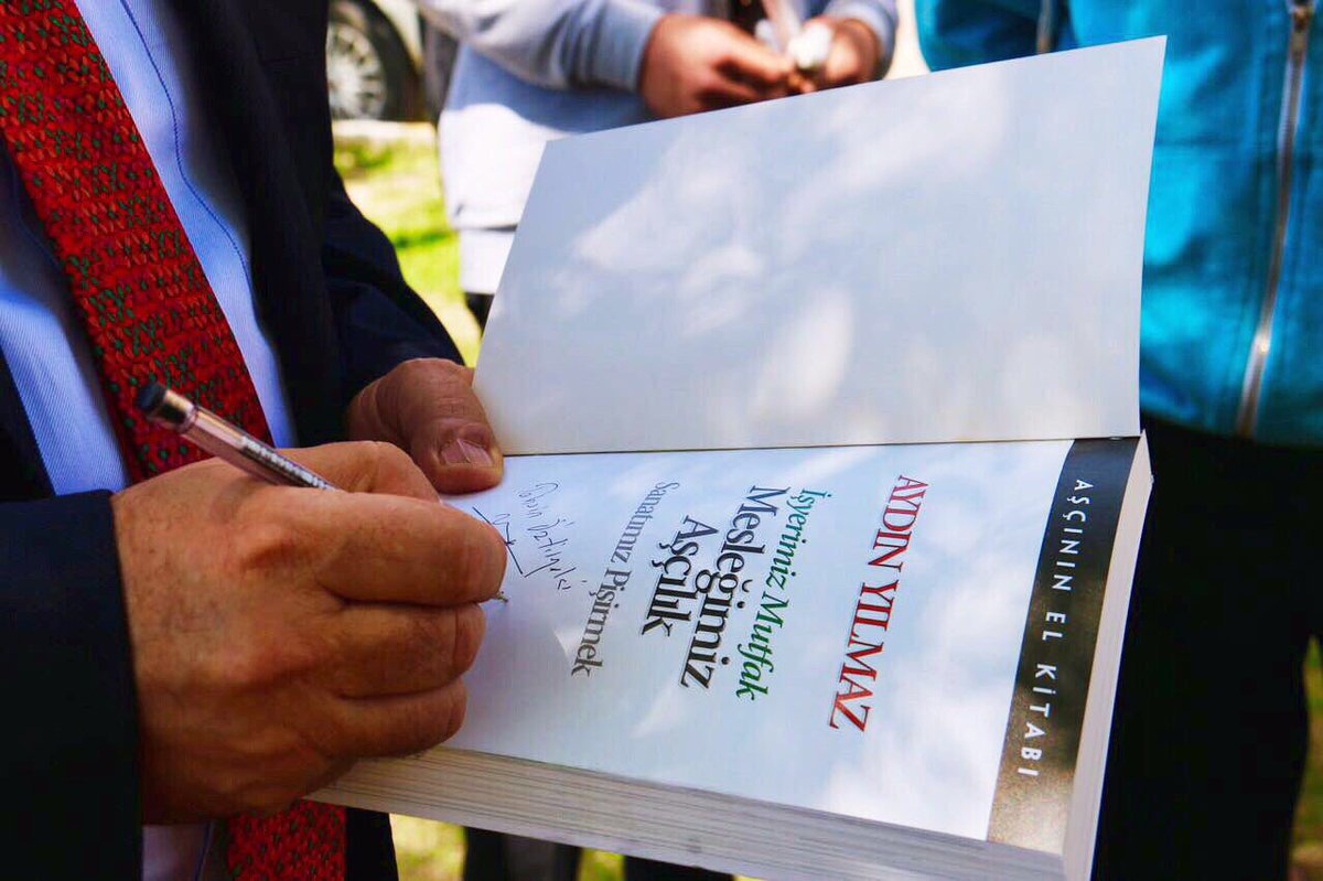 Duayen Şef Aydın Yılmaz’ın Kitabı, Tahsin Öztiryaki’nin katkılarıyla yeniden hayat buldu.
#aşçılıkkampı #asomder #ulusalaşçılıkkampı