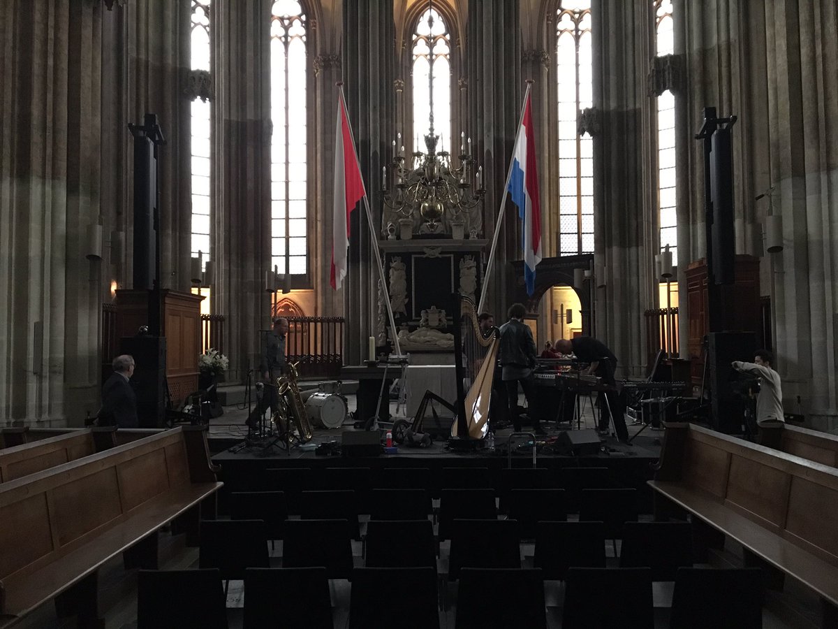Harpist <a href="/remyvankesteren/">Remy van Kesteren</a> bouwt op voor het #Herdenkingsconcert in de Domkerk vanavond (20.30). Toegang gratis.