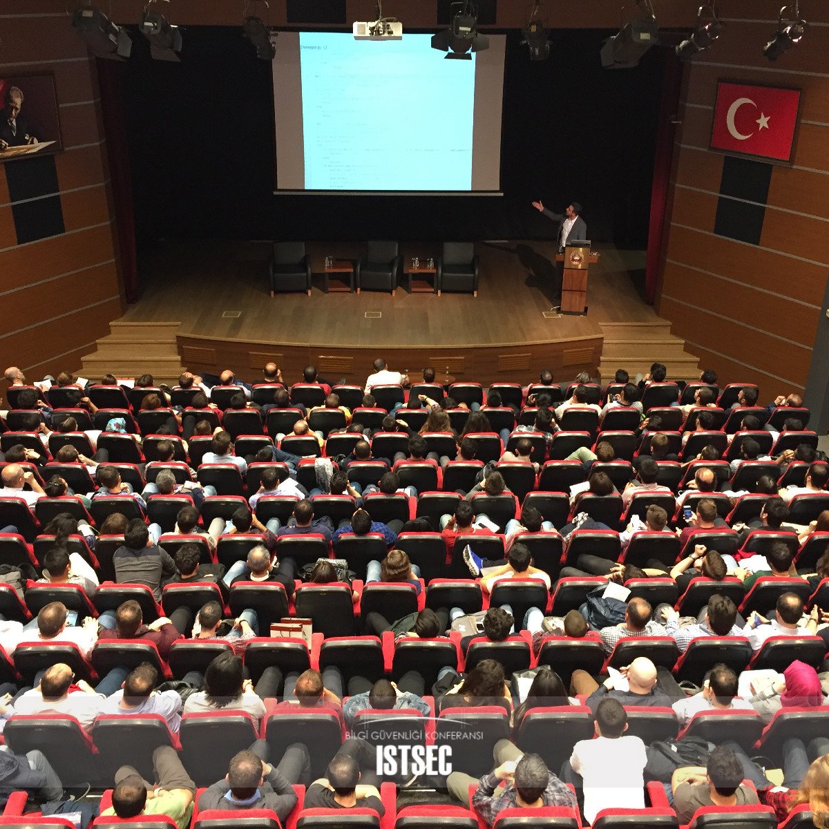 #İstSec'17 İstanbul'un en önemli bilgi güvenliği konferansı yüzlerce kişinin katılımı ve birbirinden özel konukları ile sonra erdi.