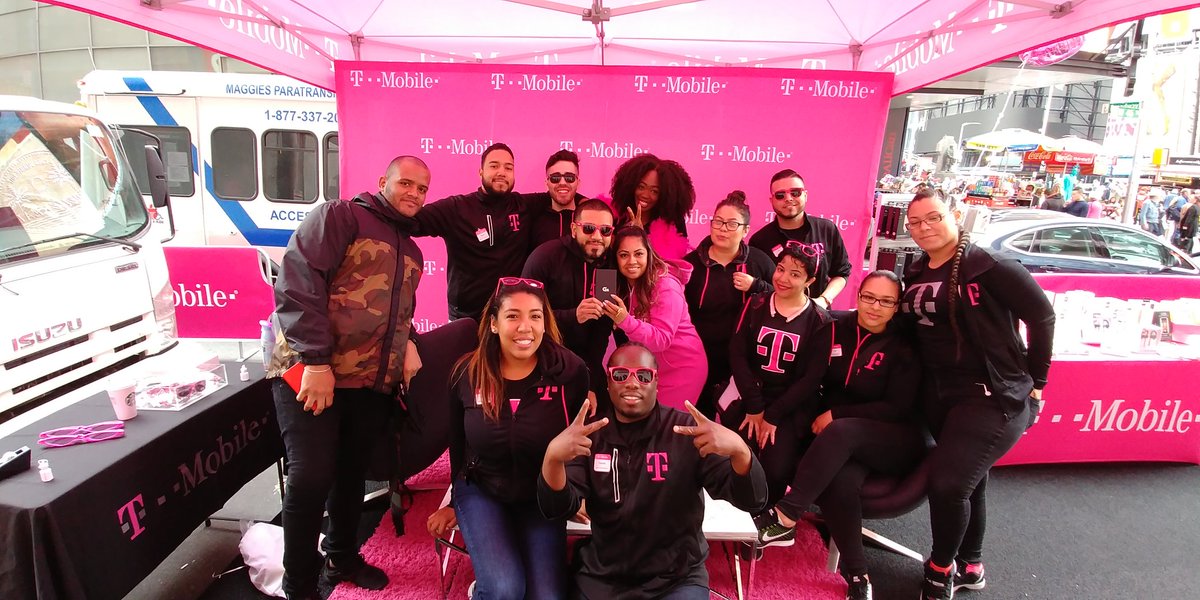 tiffthetechie's tweet photo. I have so many pictures from yesterday! Here's a few of my faves #LGG6 #AtWorkForSmallBiz #TmobileTimesSquare @callmereesiee @PopUpMiniEast https://t.co/UPtvNaIzLt
